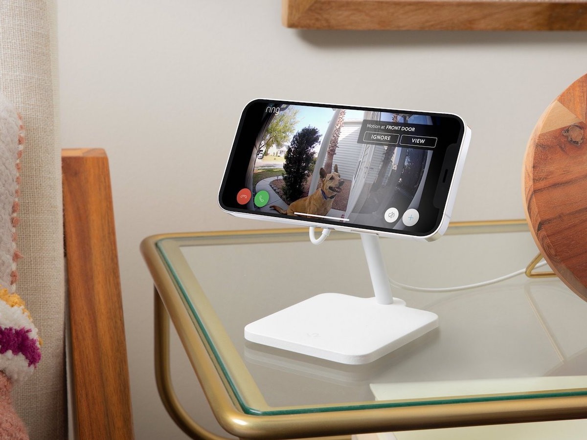 Twelve-South-Forte-for-iPhone-12-charging-stand-002-1200x900.jpg